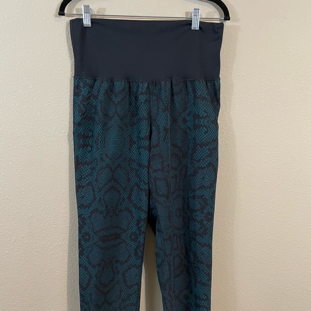 Betsey Johnson Jogger Pants‎ high waist green black snakeskin, sz S, EUC